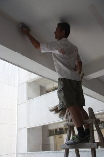 迎高温战酷暑确保新生开学入住新校舍